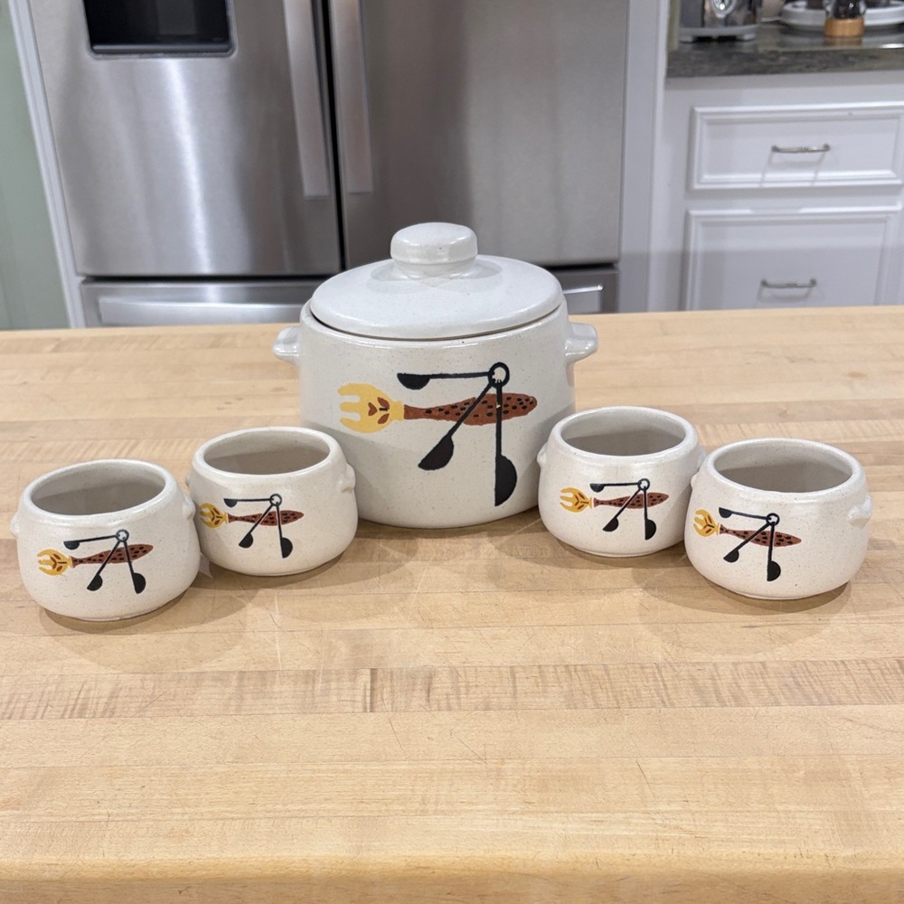 Westbend 🫘🍲Bean/Chili Pot with 4 crock bowls